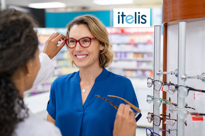 image décrivant une dame chez l'opticien : partenaire santé itelis